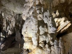 -波斯托伊纳溶洞