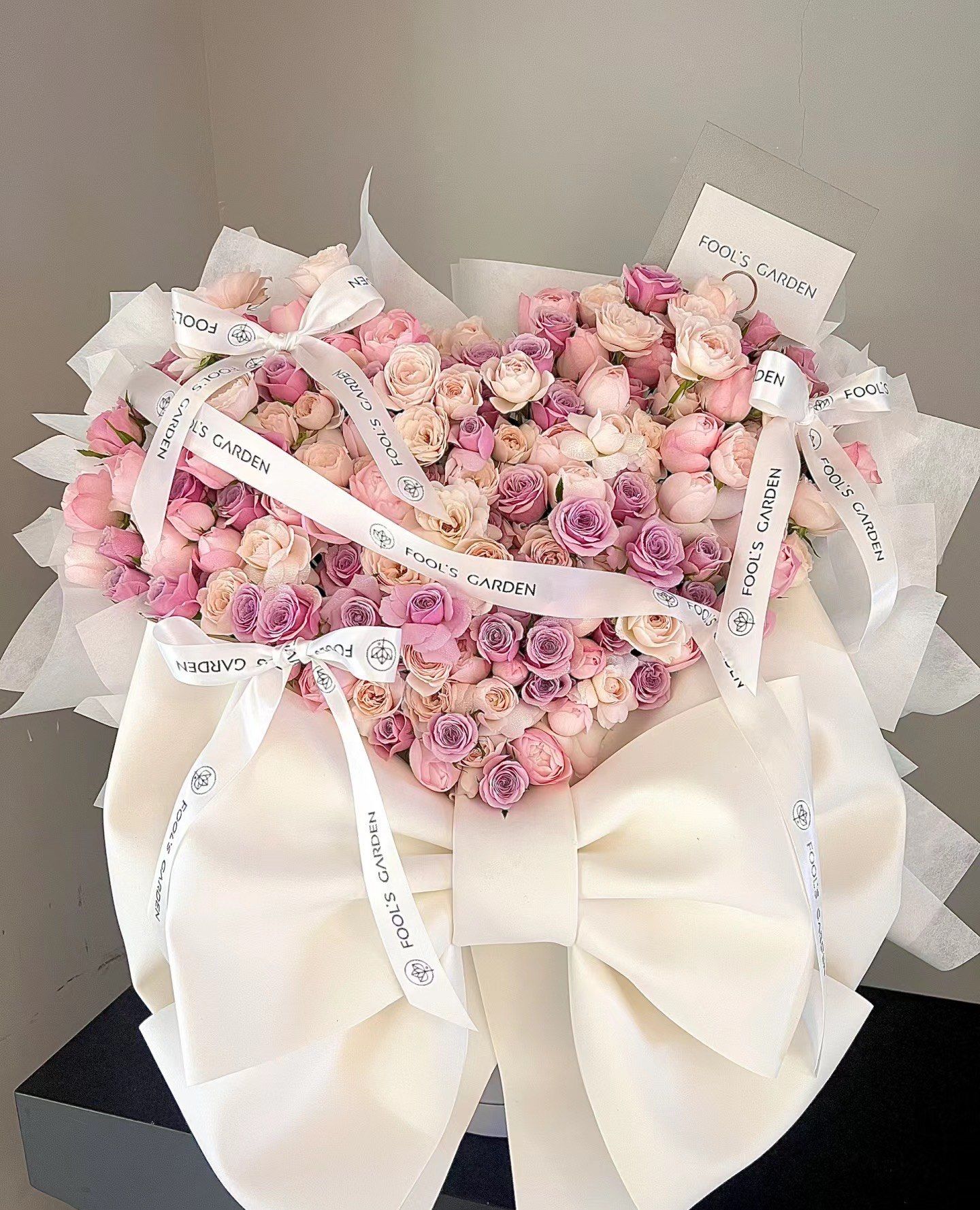 送女朋友超大的蝴蝶结花束