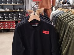 -UNDER ARMOUR(新燕莎奥莱店)