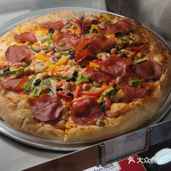 披萨，比中等偏上的水准，就是很正常的味道，没什么亮点