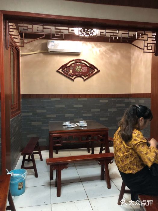 管记水席老店(仙果市街店)大堂图片