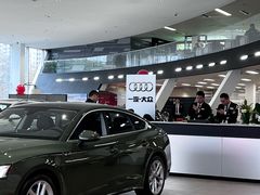 -成都华星名仕奥迪4S店(龙潭寺店)