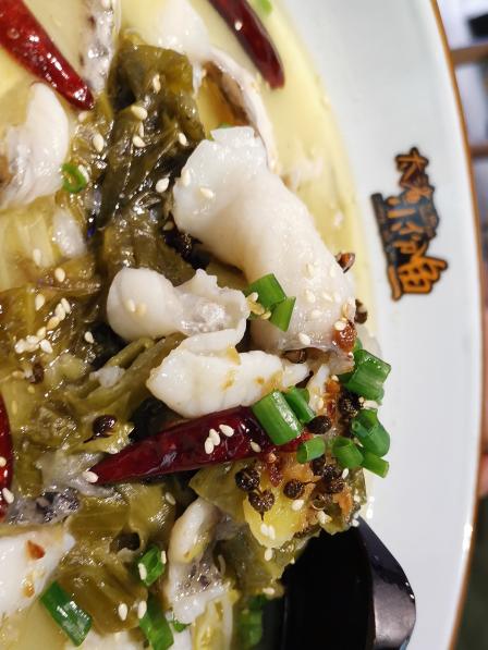 味道不错老坛子酸菜鱼鱼很鲜很嫩滑