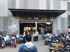 -秀沿路地铁站停车场