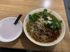 -啊墨江牛烂烀米线