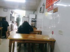 大堂-何记酿皮店(西流湾店)