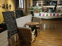 -新华里咖啡书吧(新华书店小寨店)