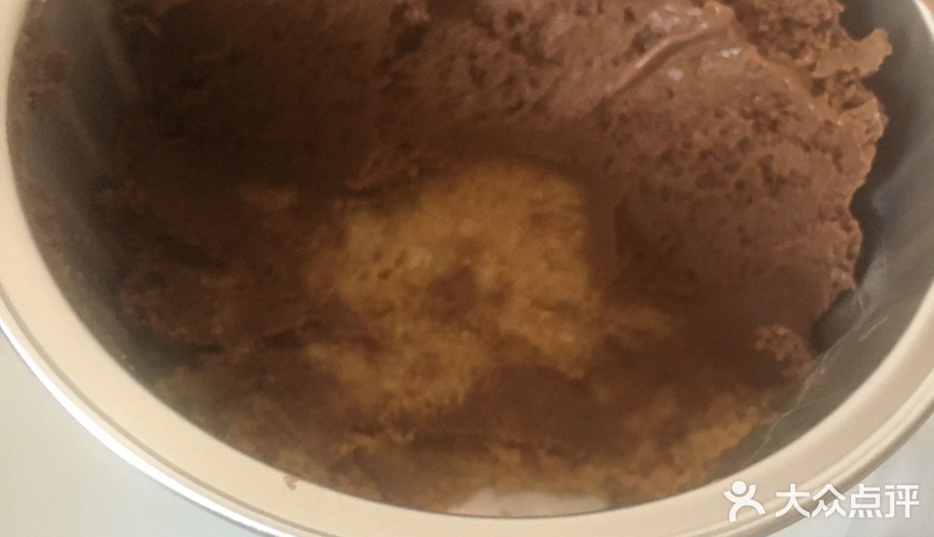 不够细腻 朗姆巧克力蛋糕：奶油不错 蛋糕体也ok