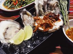生蚝-卷心菜和避孕套餐厅(Pattaya)