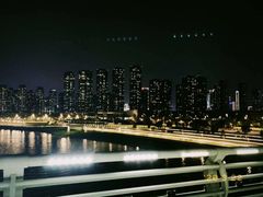 -南京眼步行桥