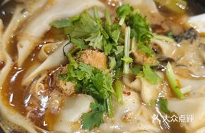 Stewed Chicken and Noodles in Clay Pot