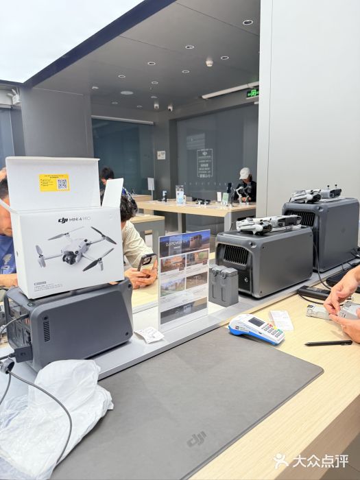 DJI大疆(深圳华强北曼哈授权体验店)图片