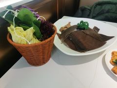 -洪氏嗨捞·广东猪肚鸡·椰子鸡火锅(西咸万象城店)
