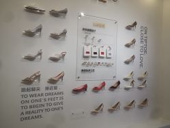 -禕·愫白婚纱商店