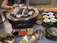 -围炉肉舍•炭烤活鳗•丹东海鲜烤肉(步行街店)