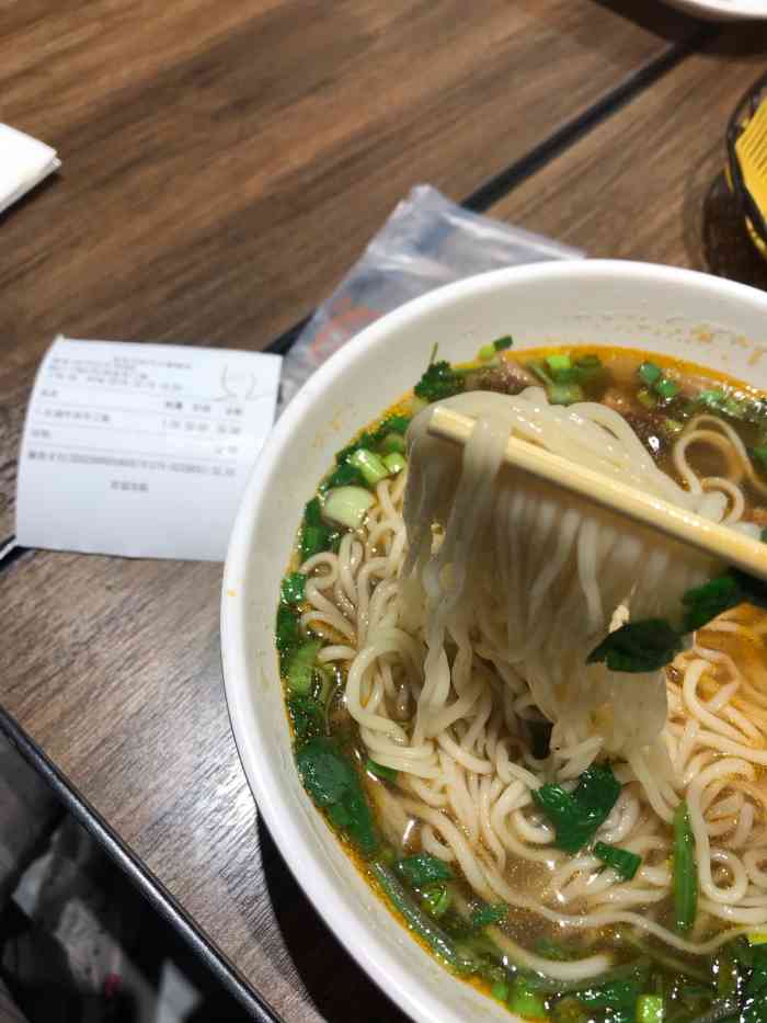 打分 真的好普通………只能吃麵,肉和湯都很一般……建議直接點素面吧