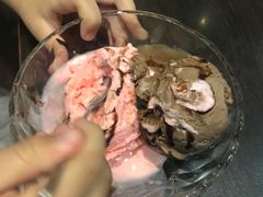 双球冰激淋-钟书阁(松江泰晤士小镇店)