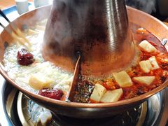 -果松木炭酸菜铜火锅·外婆参鸡汤