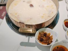 -洪氏嗨捞·广东猪肚鸡·椰子鸡火锅(西咸万象城店)