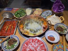 -洱火云南酸菜牛肉火锅(石景山当代商城店)