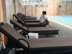 -小海豚国际游泳培训(长宁龙之梦酒店)