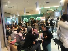 等位区-奈雪的茶(亨特国际广场店)