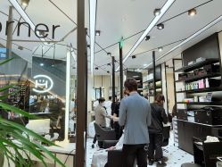 -HAIR CORNER