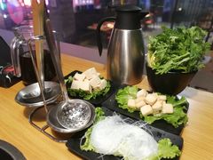 -虾弄弄海派小龙虾·牛羊蝎子火锅