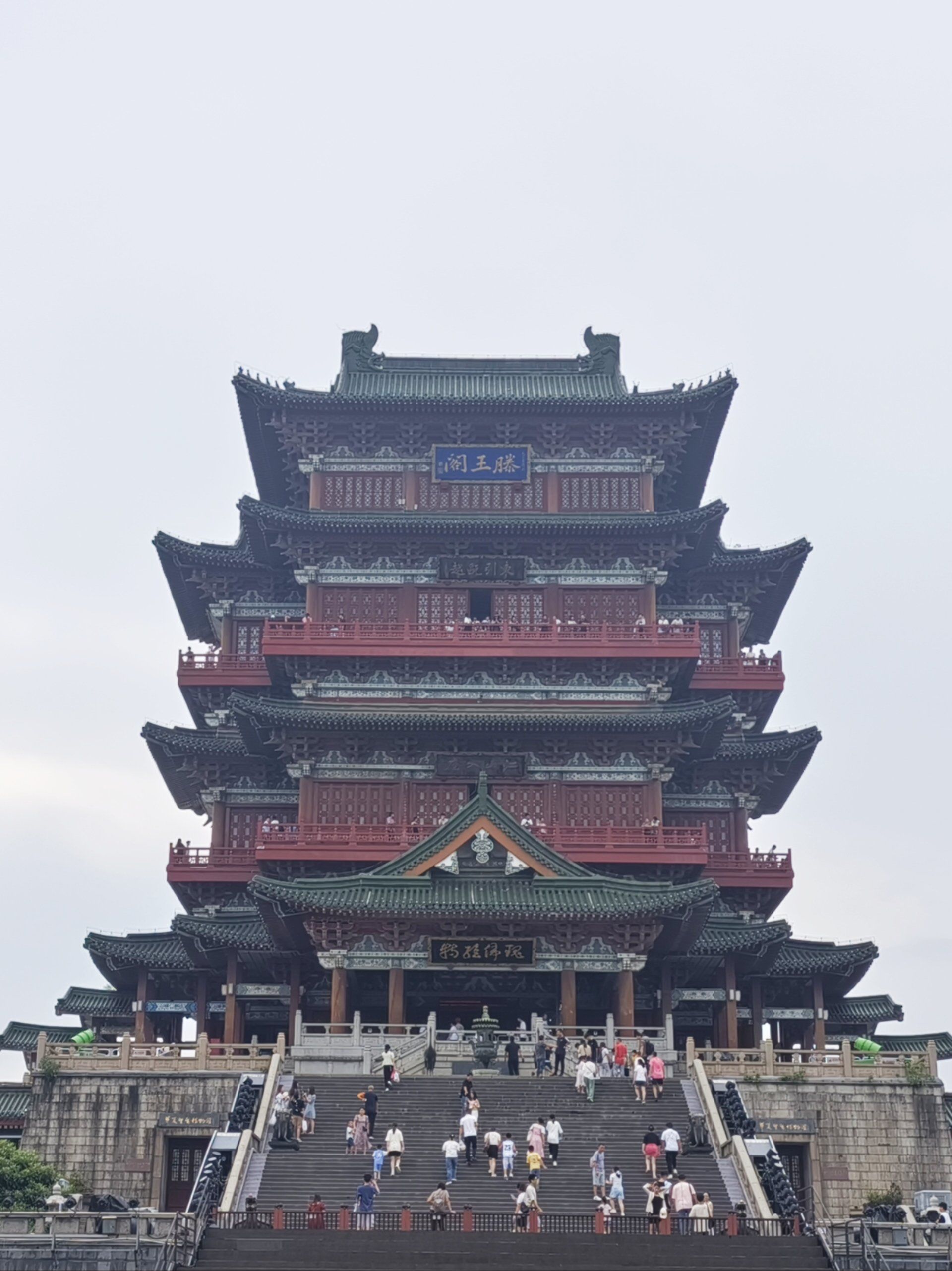 漫步滕王阁的千年时光隧道
