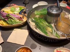 -左庭右院鲜牛肉火锅(金山万达店)