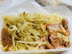 炸菜叉燒撈米-成群小食店