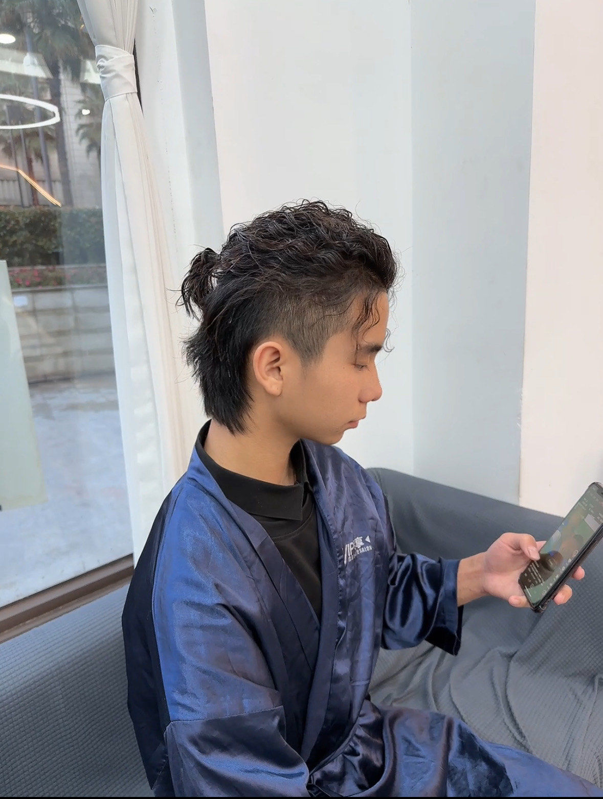 准备好迎接全新的发型风暴吧!个性武士头,时尚与酷感的完美融合!