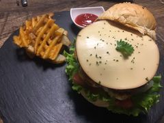 -HIGH FIVE哈福手工汉堡(桂林路店)