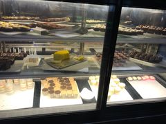 面包甜点陈列柜-甄品麦哲伦海鲜和牛自助(万达广场店)