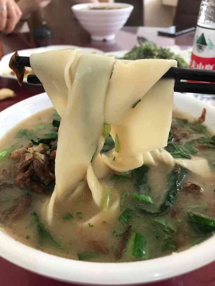 方城又一村生炝烩面-"粗来玩,从南召下高速是中午,就想吃个饭,.