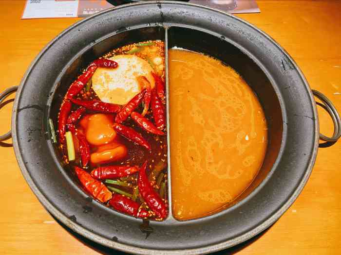 呷哺呷哺(百联滨江购物中心店)-"叫了一个清汤锅底和一个咖喱锅底,吃
