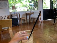 -彳亍咖啡·这里(水湾路店)