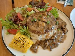 和牛牛肉汉堡排配玉米沙拉菜米饭-Mesa Madre梅萨妈妈·Bintana(国贸店)