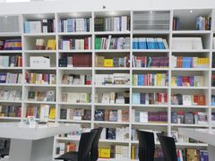 -钟书阁(松江泰晤士小镇店)