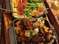 -恰餐厅及酒吧 CHAR Bar & Grill (北京丽都皇冠假日店)