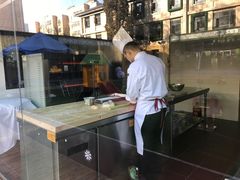 每天接送园都可以看到干净整洁的厨房里大厨在工作-华杉幼儿园(通州校区)