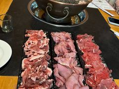 -果松木炭酸菜铜火锅·外婆参鸡汤