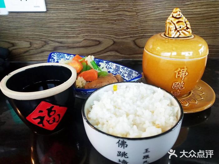 佛跳墙捞饭(连目巷店)餐具摆设图片