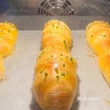 弄了肉松面包，打开烤箱那一刻，香味十足，做了六个