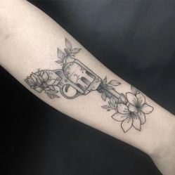 点击看大图 -龙之吻专业刺青·手工耳洞·纹身去色