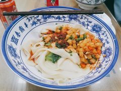 老陕油泼面-东关吉祥西安腊汁肉夹馍(健德门店)