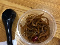 小碟咸菜-田老师红烧肉老家肉饼(东单店)