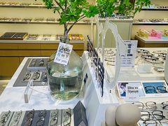 -视野联行眼镜·蔡司·尼康·豪雅·依视路(青浦宝龙店)