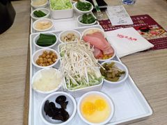 -花馬肆.云南过桥米线(汉神购物广场现场熬汤店)