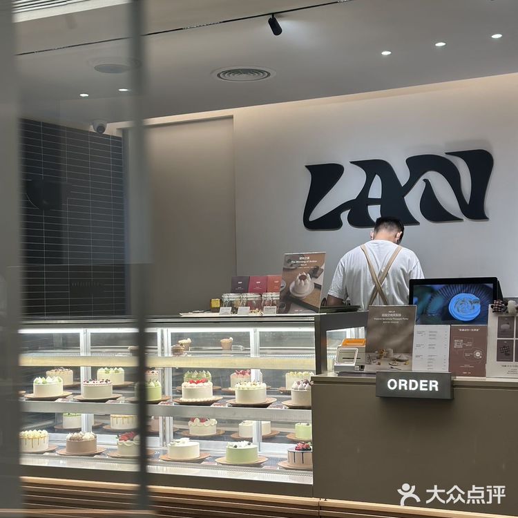 把春天的绿意捧在手心，生日仪式感拉满了！